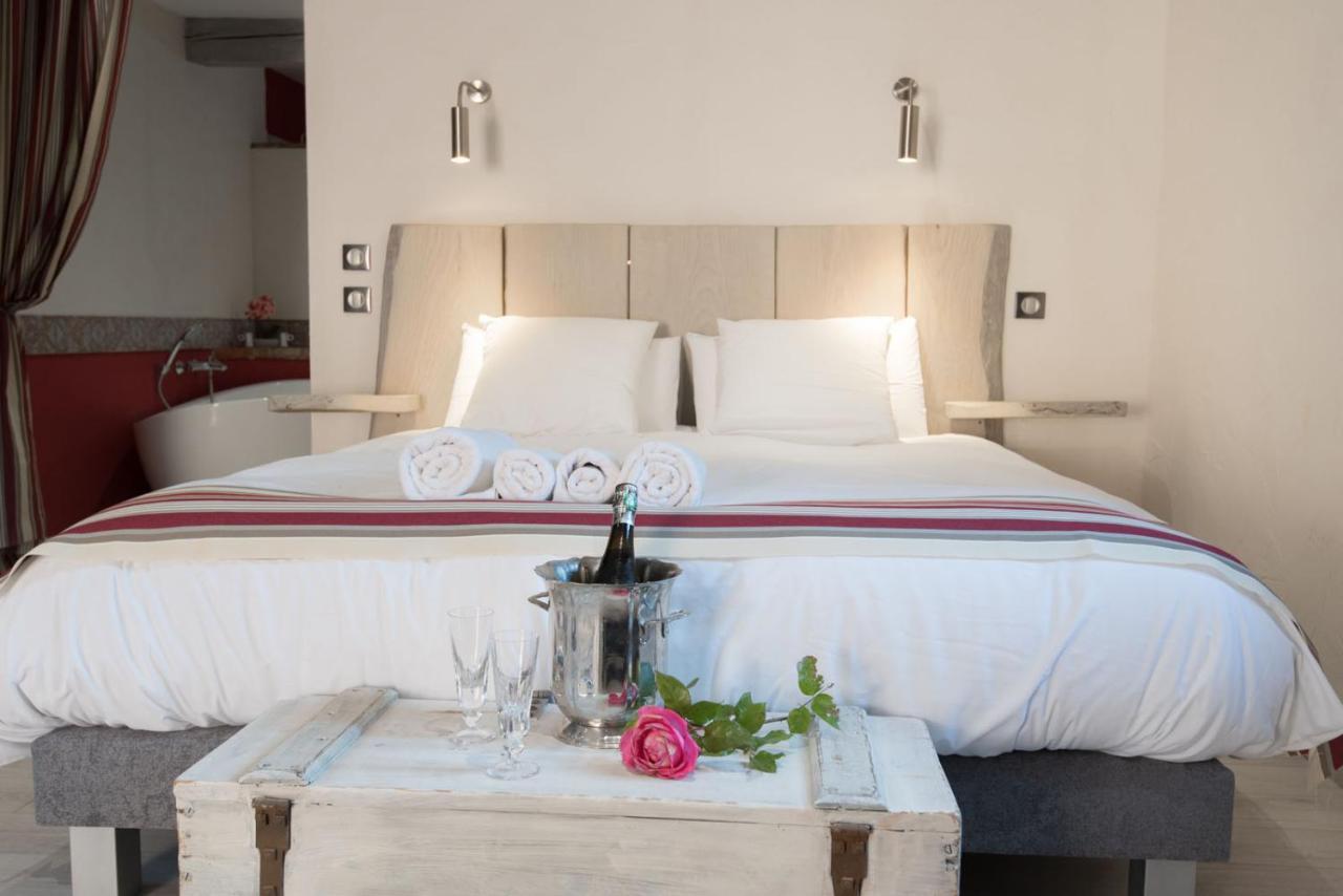 Le Mas Des Colombes Chambres D'Hotes B&B & Spa Oms Eksteriør billede
