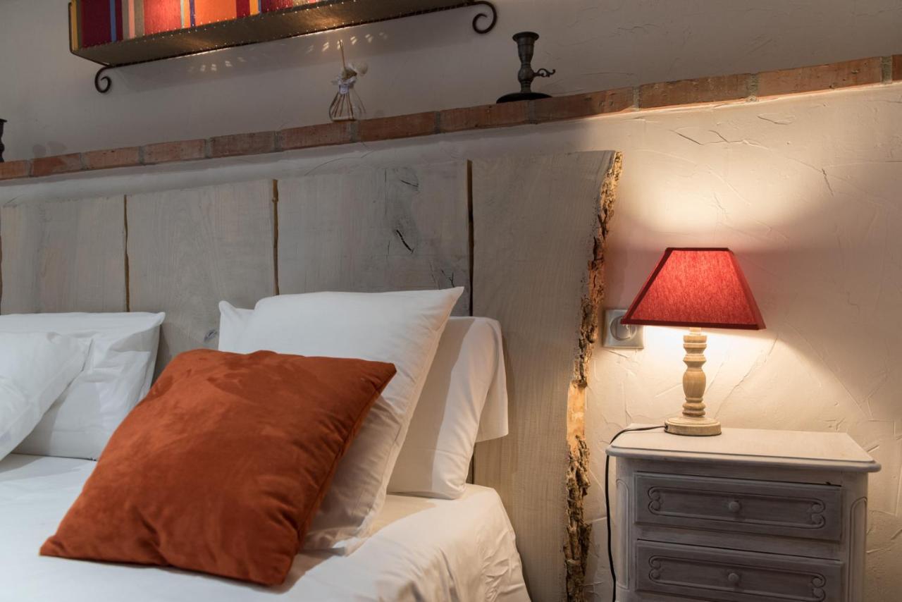 Le Mas Des Colombes Chambres D'Hotes B&B & Spa Oms Eksteriør billede